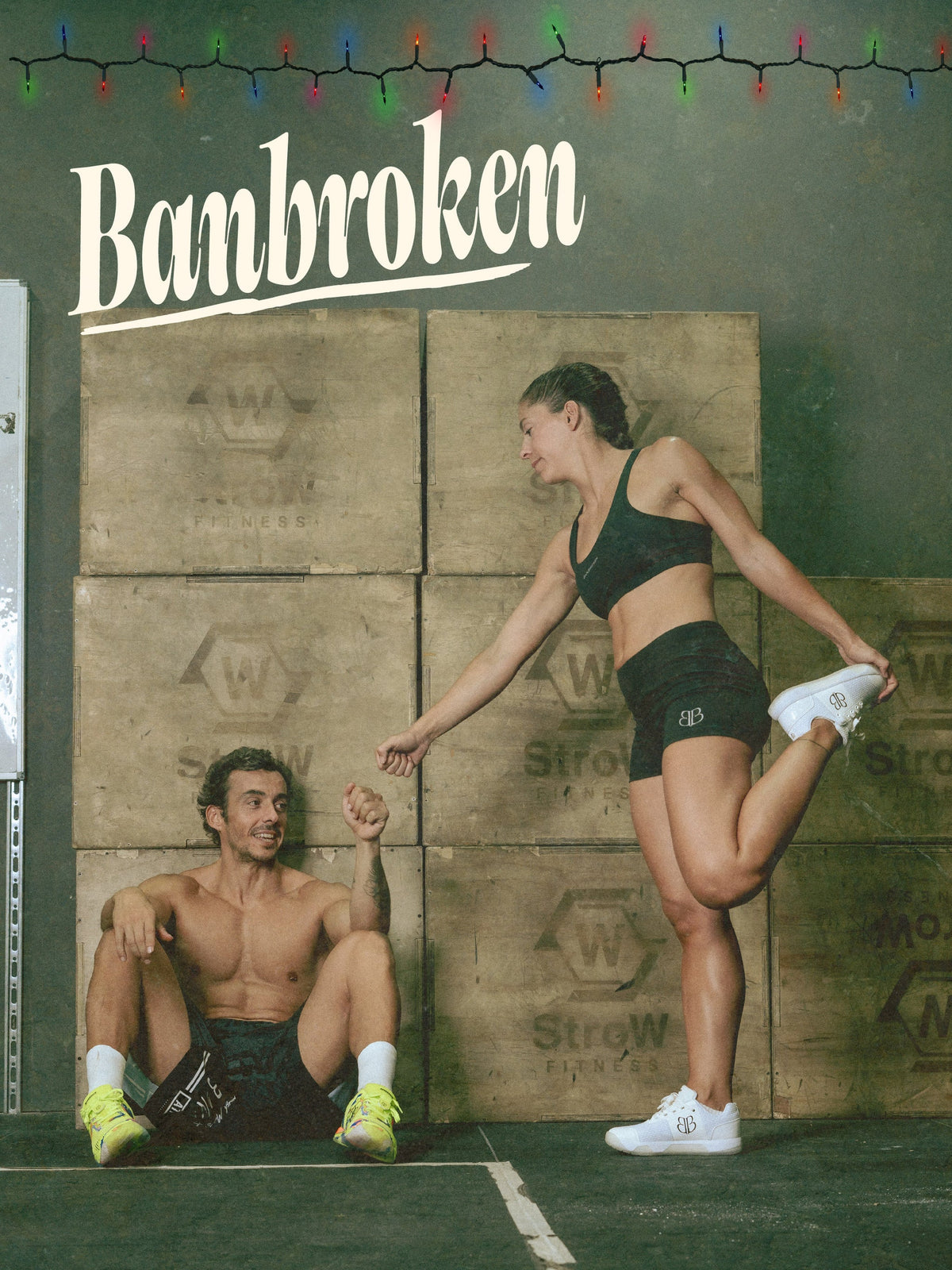 Pareja entrenando con ropa deportiva Banbroken en el box